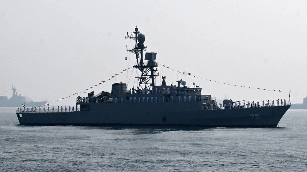 Iran Claims Strike on US Tanker in Gulf After American Submarine Sinks Iranian Warship